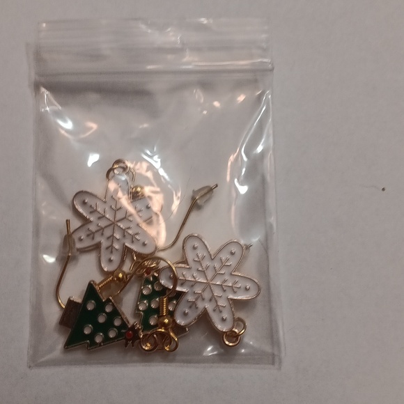 NWT Bundle of Two Pairs of Adorable Gold Dangling Christmas Earrings!! - Picture 6 of 6